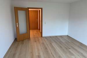1-Zimmer Wohnung mit Balkon und Garage in Saarbrücken von PRIVAT *** TOP RENDITE *** 6% – Brebacher Straße 136, 66132 Bischmisheim, Saarbrücken – Vorschaubild 1