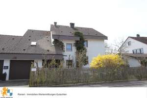 Großes Wohnhaus mit Doppelgarage und viel Potenzial in Neumarkt-Woffenbach – Die vollständige Adresse der Immobilie erhältst du vom Anbieter., 92318 Neumarkt in der Oberpfalz – Vorschaubild 1
