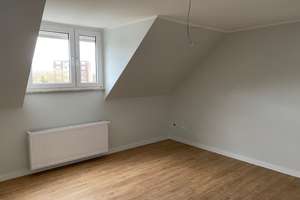 komplett sanierte 2-Raum-DG-Wohnung zum Wohlfühlen zu vermieten!