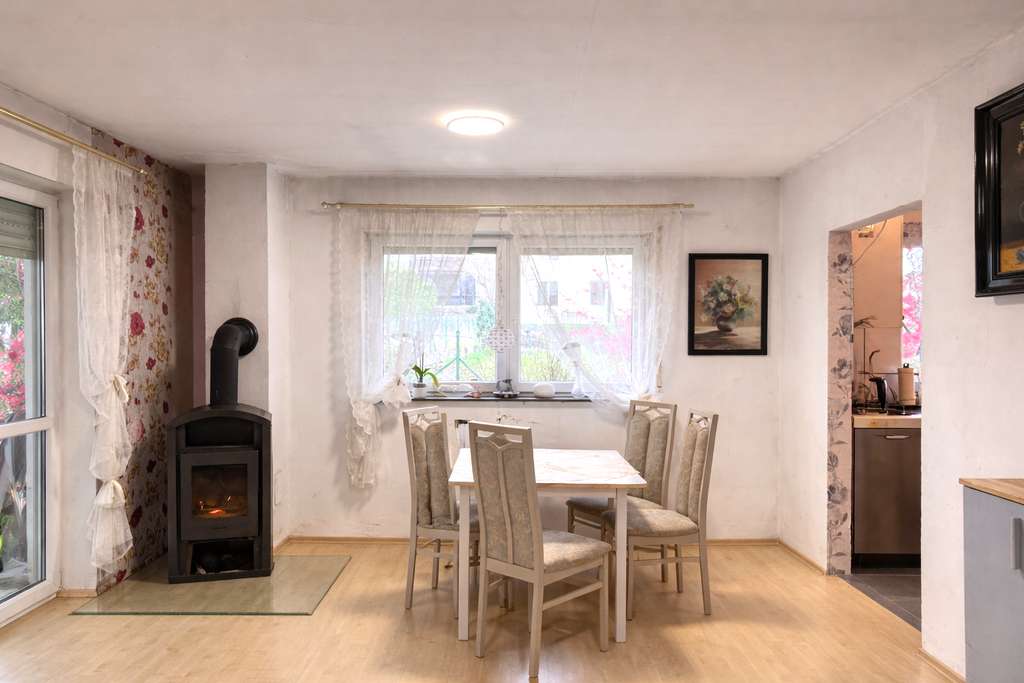 Immobilie in Hettenleidelheim - Solides Einfamilienhaus aus 1996 mit viel Potenzial und großem Grundstück - Bild 3