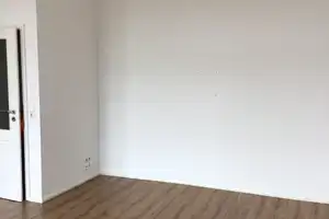 Großzügige 2-Raum-Wohnung mit großem Balkon, amerikanischer Küche und Fahrstuhl nahe Hasselbachplatz – Harnackstr. 3, 39104 Magdeburg – Vorschaubild 6