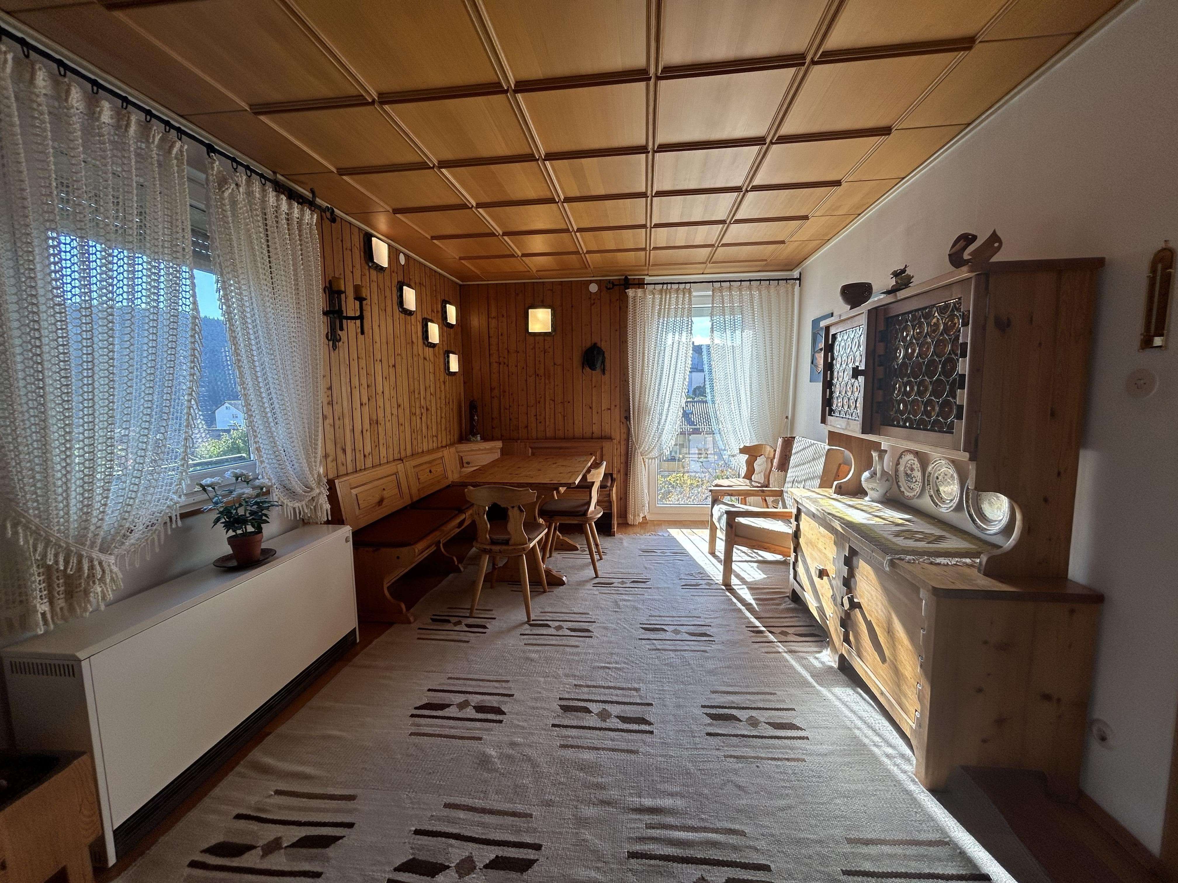 Immobilie in Furtwangen im Schwarzwald - Gepflegte Doppelhaushälfte in ruhiger Wohnlage von 78120 Furtwangen! - Bild 2