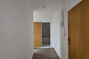 * renovierte 3 Raum * Zentrum * Fahrstuhl * fantastische Aussicht * – Nicolaistraße 3, 8056 Innenstadt, Zwickau – Vorschaubild 5