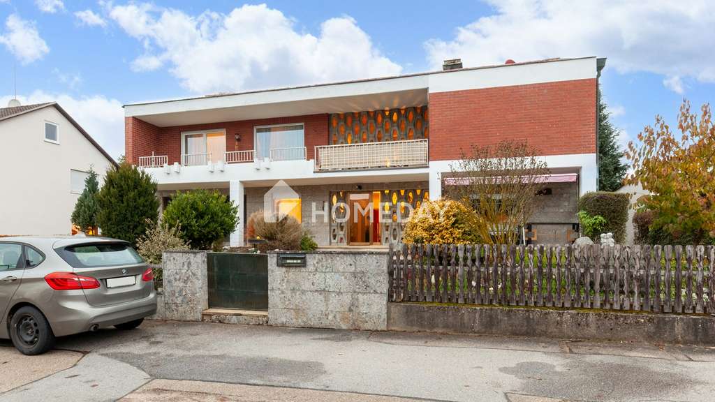 Immobilie in Beratzhausen - Charmantes Einfamilienhaus in ruhiger Lage mit Kamin, Loggia und gepflegtem Garten
 - Bild 0