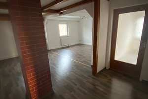 Geräumige und sanierte 2-Zimmer-Wohnung mit Balkon und Einbauküche in Reutlingen – Lindachstraße 26, 72764 Reutlingen-Mitte, Reutlingen – Vorschaubild 2