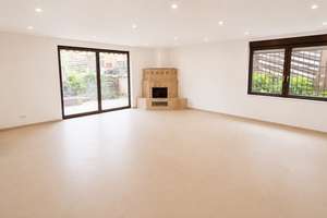 Erstbezug nach Kernsanierung – moderne 102 m² Souterrainwohnung mit Fußbodenheizung & Kachelofen