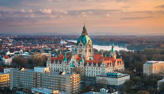 Bild von *H.-Kirchrode* modernisiertes 2-Fam-Haus mit Doppelgarage.
