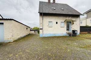 Verwirklichen Sie Ihre Wohnträume – Einfamilienhaus mit Potenzial und Bauoption – Die vollständige Adresse der Immobilie erhältst du vom Anbieter., 76879 Bornheim – Vorschaubild 1
