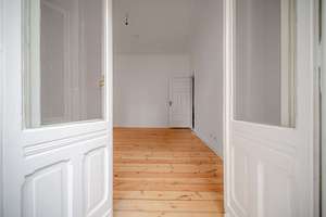 🌳 Altbau-Traum am Schlosspark Lichterfelde - Charmante Altbau 3 Zi Whg mit Balkon & Blick ins Grüne – Die vollständige Adresse der Immobilie erhältst du vom Anbieter., 12207 Lichterfelde, Berlin – Vorschaubild 3