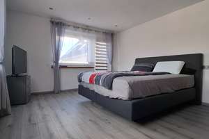 Wohnen mit Hauscharakter – großzügige 5-Zimmer-Wohnung mit Wohnküche, Veranda, Balkon und Garage – Die vollständige Adresse der Immobilie erhältst du vom Anbieter., 88451 Dettingen an der Iller – Vorschaubild 10