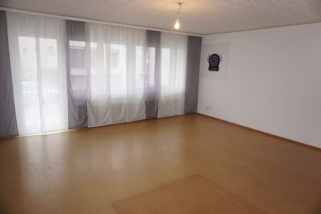 Immobilie in Bellheim - Drei-Familienhaus mit Doppelgarage, Carports und Garten - zur sofortigen Nutzung - Bild 4