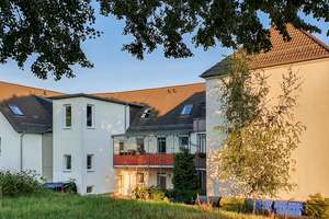 Helle Dachgeschosswohnung mit Einbauküche in zentraler und ruhiger Lage von Chemnitz-Wittgensdorf