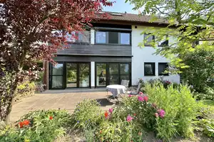 Sehr gepflegtes & ansprechendes Zweifamilienhaus mit Gartenoase – Holzen, Holzminden (Kreis), 37632 Holzminden (Kreis) – Vorschaubild 1