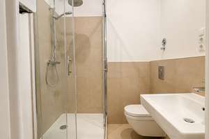 2 Zimmer mit offener Wohnküche und eigener Terrasse – Die vollständige Adresse der Immobilie erhältst du vom Anbieter., 12099 Tempelhof, Berlin – Vorschaubild 3
