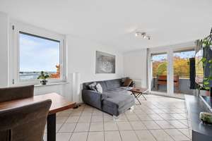 Attraktive 2-Zimmer-Wohnung mit Loggia, Außenstellplatz und Aussicht – Die vollständige Adresse der Immobilie erhältst du vom Anbieter., 72760 Reutlingen-Mitte, Reutlingen – Vorschaubild 2