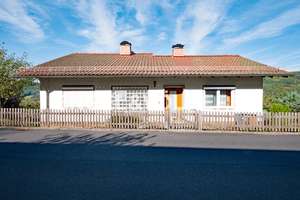 gemütliches Haus in Zeitlofs, mit  schöner Lage  ideal für Liebhaber der Rhön – Die vollständige Adresse der Immobilie erhältst du vom Anbieter., 97799 Zeitlofs – Vorschaubild 1