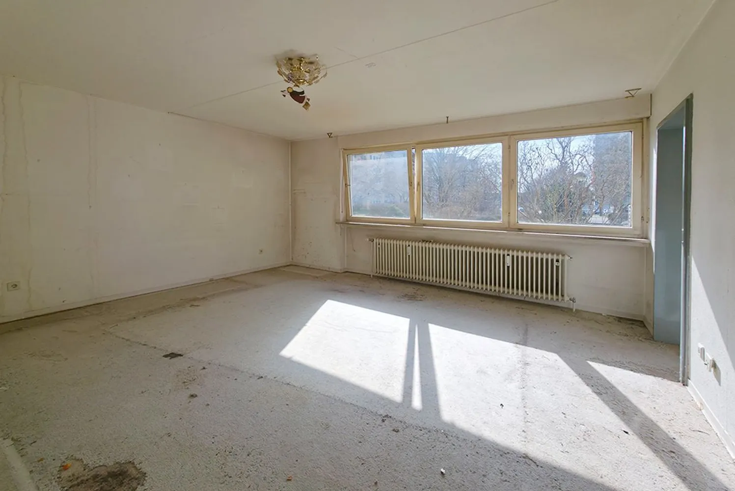 Großzügig geschnittene 1-Zimmer-Wohnung mit Renovierungsbedarf, München – Bild 4