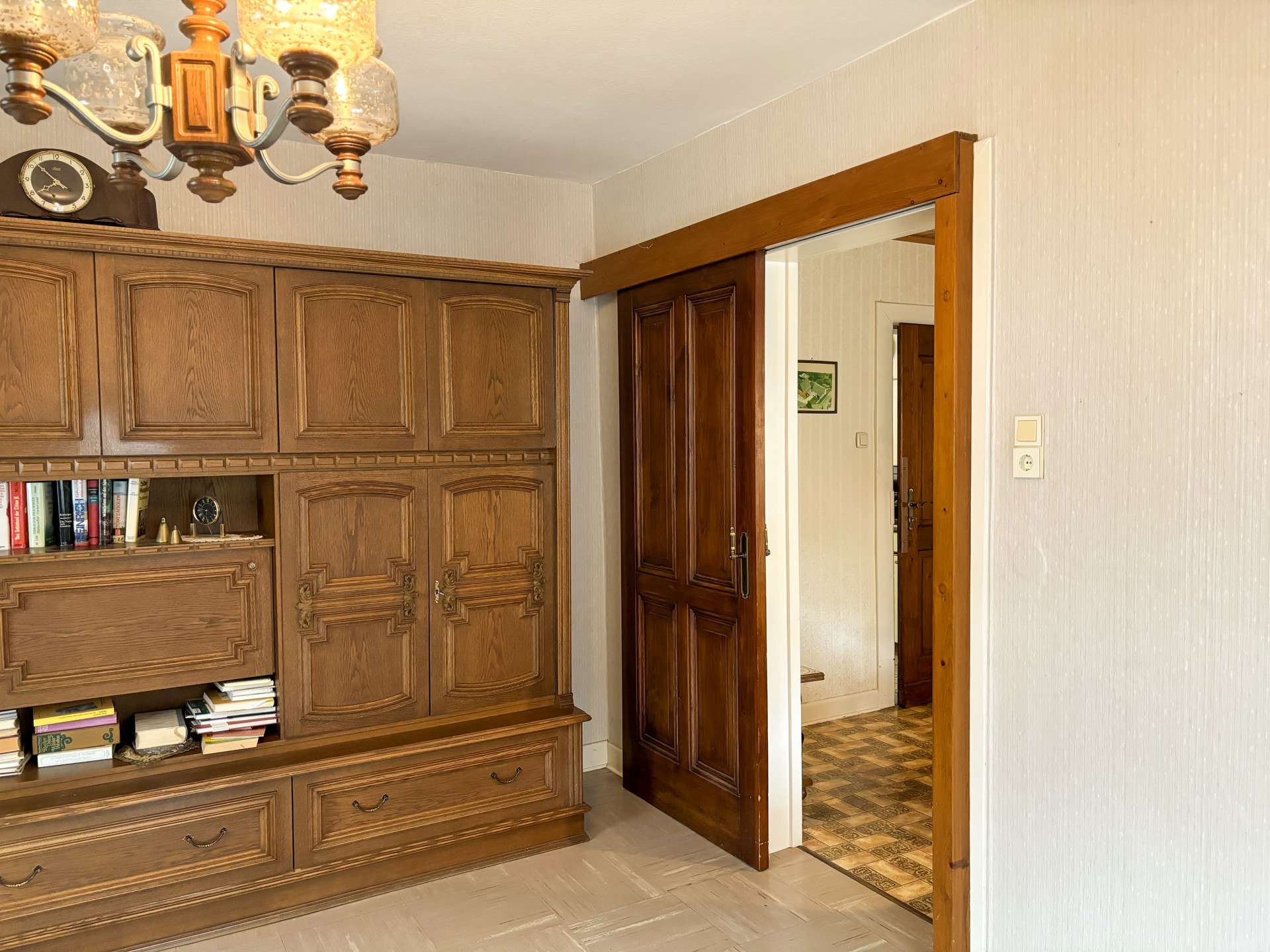 Immobilie in Hamm (Sieg) - Ruhig gelegenes Einfamilienhaus mit Garten, zwei Garagen und Scheune in idyllischer Lage! - Bild 3