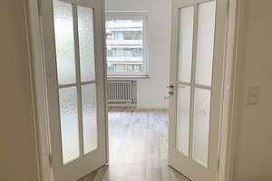 Großräumige, 2- Zi.- Whg. mit sonnig. Balkon, sehr gute Lage von D-dorf Golzheim, unweit vom Rhein! – Kaiserwerther Str. 130, 40474 Golzheim, Düsseldorf – Vorschaubild 2