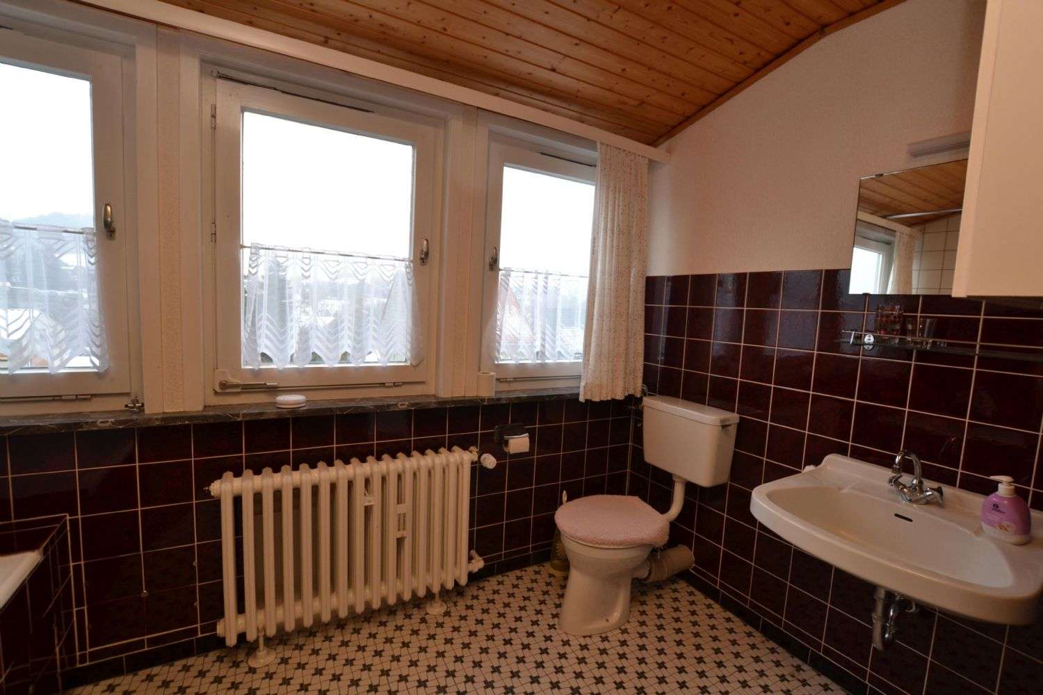 Immobilie in Eschershausen - Zweifamilienhaus in 37632 Eschershausen mit Möglichkeit zur Mischnutzung Wohnen/Büro/Praxis! - Bild 8