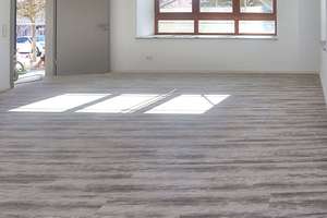 ++ MODERNES DESIGN MIT ZEITLOSER ELEGANZ ++ URBANES WOHNERLEBNIS MIT WELLNESS ++ ERSTBEZUG NACH KERN – Die vollständige Adresse der Immobilie erhältst du vom Anbieter., 94513 Schönberg – Vorschaubild 4