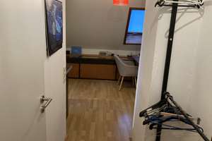 Stilvolles, möbliertes 1-Zimmer-Dachgeschossappartement mit EBK in Regensburg – Ludwig-Eckert-Strasse 6, 93049 Westenviertel, Regensburg – Vorschaubild 5