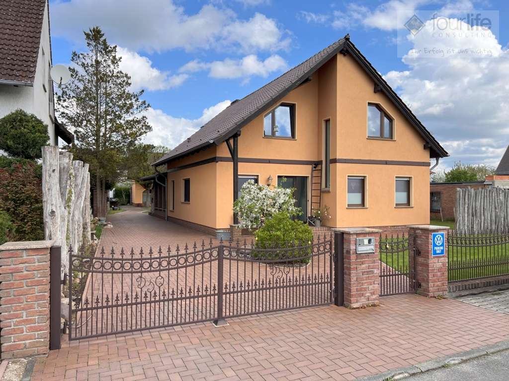 Immobilie in Lübben (Spreewald) - provisionsfrei: erstklassiges Einfamilienhaus mit geräumigem Nebengebäude - Bild 0