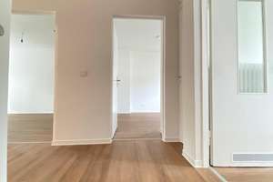 ***ERSTBEZUG NACH SANIERUNG – FAMILIEN AUFGEPASST*** Sehr helle 3-Zimmer-Wohnung mit Balkon *** – Kurt-Schumacher-Straße 190c, 45881 Schalke-Nord, Gelsenkirchen – Vorschaubild 2