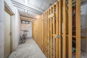 Charmantes Apartment (2. OG) mit großem Balkon, grünem Ausblick und Westpark-Nähe – Die vollständige Adresse der Immobilie erhältst du vom Anbieter., 80686 Land in Sonne, München – Vorschaubild 12