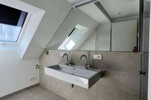 Außergewöhnliche 2,5-Zimmer-DG-Wohnung mit Schlafebene & Balkon – direkt am Rotebühlplatz – Christophstraße 5, 70178 Rathaus, Stuttgart – Vorschaubild 3