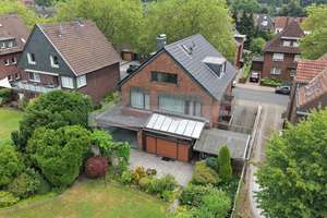 Freistehendes Einfamilienhaus mit Einliegerwohnung, Garten und Schwimmbad