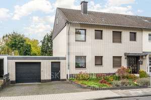 Solide Kapitalanlage im Kölner Norden: Zweifamilienhaus mit Garten & Garage!