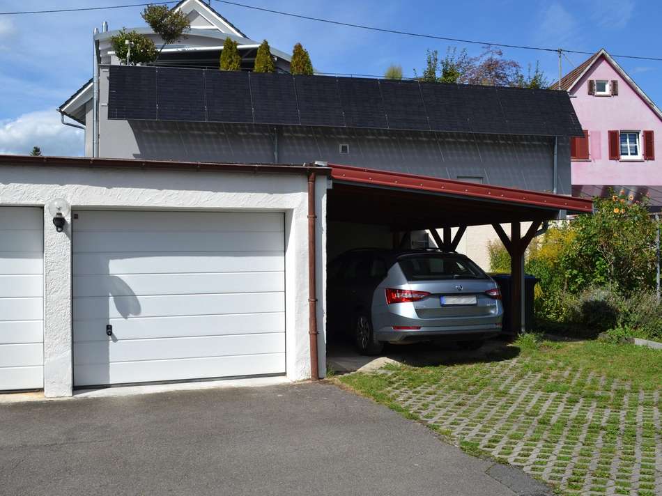 Carport und Garage