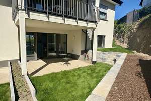 Bezugsfertig! Geräumige NEUBAU- 3,5-Raum-Terrassenwohnung + Balkon mit Fernblick