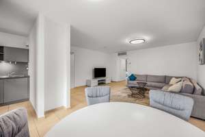 Möblierte 3-Zimmer-Wohnung in Premiumlage von Bogenhausen – Die vollständige Adresse der Immobilie erhältst du vom Anbieter., 81927 Englschalking, München – Vorschaubild 2