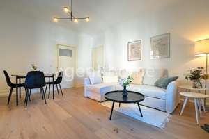 MÖBLIERT - CHARMANTER ALTBAU - Tolle Wohnung mit Balkon in Stuttgart-Süd – Die vollständige Adresse der Immobilie erhältst du vom Anbieter., 70199 Heslach, Stuttgart – Vorschaubild 1