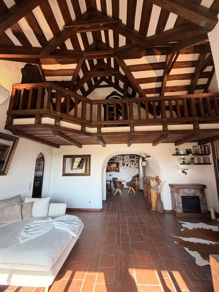 Immobilie in Kirchheim bei München - Schlossburg-Charakter trifft mediterranes Wohngefühl – außergewöhnliche Maisonette auf zwei Ebenen - Bild 7