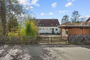 Wohnhaus mit Potenzial: zwei Doppelhaushälften in Münsingen – Die vollständige Adresse der Immobilie erhältst du vom Anbieter., 72525 Münsingen – Vorschaubild 1