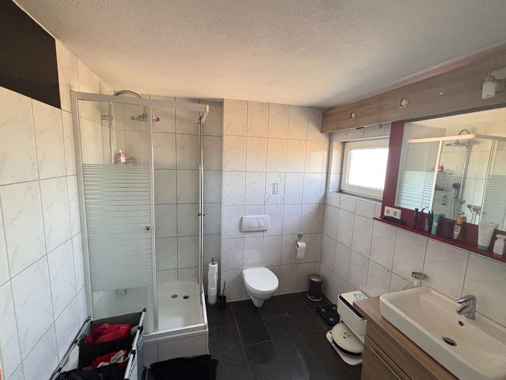 Immobilie in Benningen am Neckar - Sehr gepflegte 2-Zimmer-Wohnung inkl. Dachbalkon mit Panoramablick über das Neckartal - Bild 3