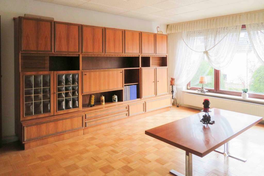 Immobilie in Schwaigern - Zuhause gestalten in Schwaigern: EFH mit Garten, Garage und Freistellplatz mit Renovierungsbedarf - Bild 1