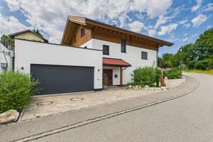 Exklusives Familienidyll am Irschenberg:
Ihr Traumhaus vor den Toren Münchens am Fuße der Alpen – Die vollständige Adresse der Immobilie erhältst du vom Anbieter., 83737 Irschenberg – Vorschaubild 2