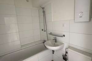 Sanierte 2 Zimmer Wohnung mit Balkon und Wannenbad