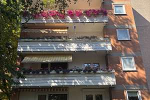 Gepflegte 3,5-Zimmer-Wohnung mit Balkon, Einbauküche, Aufzug & Stellplatz