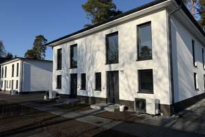 Neubau-Doppelhaushälfte – bezugsfertig, hochwertig ausgestattet und auf höchstem Niveau. – Die vollständige Adresse der Immobilie erhältst du vom Anbieter., 15827 Blankenfelde-Mahlow – Vorschaubild 1