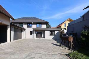 Moderne Stadtvilla mit Pool und großzügigem Garten – luxuriöses Wohnen in ruhiger Lage von Neuried – Die vollständige Adresse der Immobilie erhältst du vom Anbieter., 77743 Neuried – Vorschaubild 67