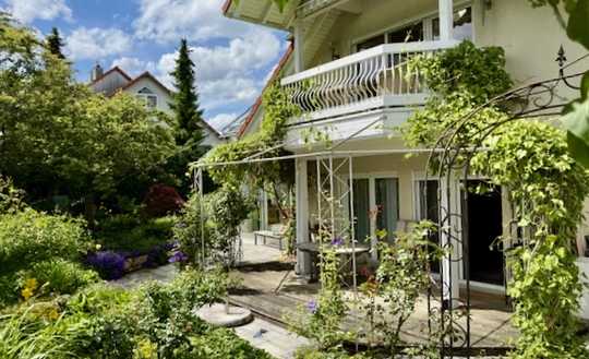Modern trifft Gemütlichkeit , großzügiges Zweifamilienhaus mit tollem Wintergarten für Jung und Alt!