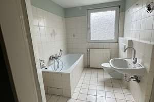 Geräumige Dachgeschosswohnung mit sonniger Loggia zu vermieten - WBS erforderlich – In der Liethe 27, 44329 Hostedde, Dortmund – Vorschaubild 5