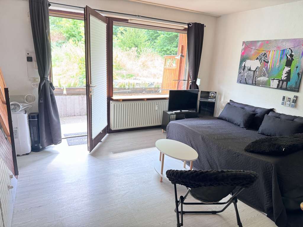 Immobilie in Hellenthal - Apartment mit Waldblick-Terrasse, Balkon, Einbauküche und PKW-Stellplatz - Bild 0
