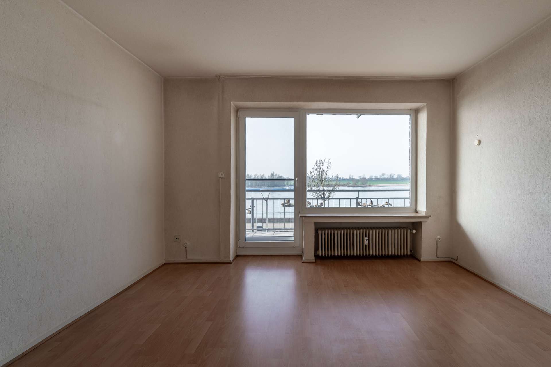 Emmerich: Sanierungsbedürftige 2-Zimmer-Wohnung mit Blick auf den Rhein, Kleve Kreis – Bild 4