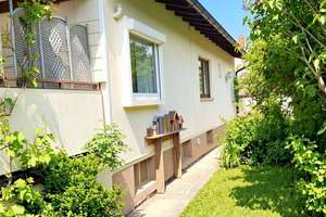 Charmantes Einfamilienhaus mit Einliegerwohnung – Wohnen, Arbeiten oder Vermieten unter einem Dach – Die vollständige Adresse der Immobilie erhältst du vom Anbieter., 61231 Bad Nauheim – Vorschaubild 2